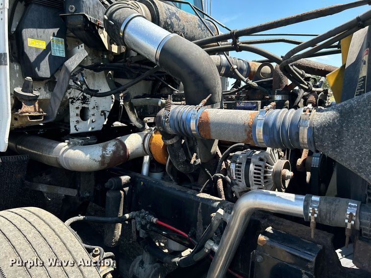 image for item KW9186 1999 Freightliner FLD  semi truck