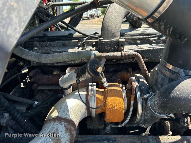 image for item KW9186 1999 Freightliner FLD  semi truck