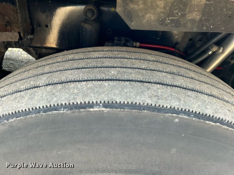 image for item KW9186 1999 Freightliner FLD  semi truck