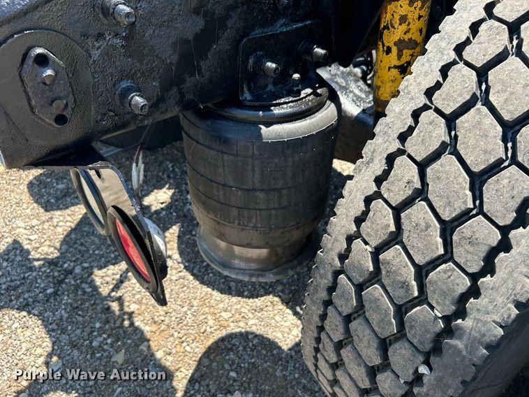 image for item KW9186 1999 Freightliner FLD  semi truck