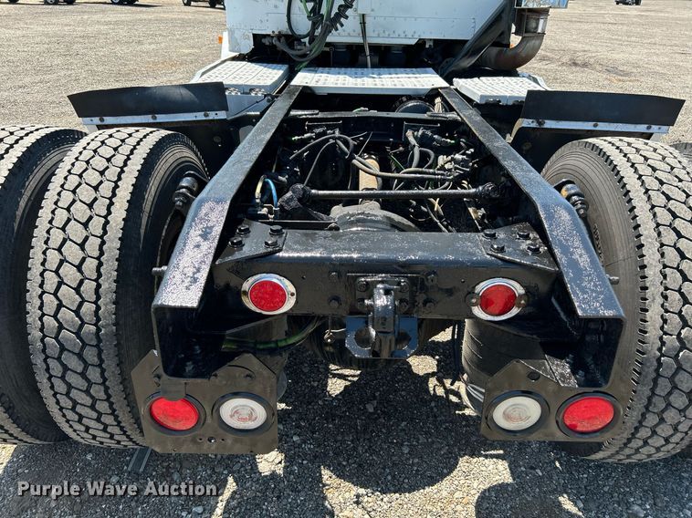 image for item KW9186 1999 Freightliner FLD  semi truck