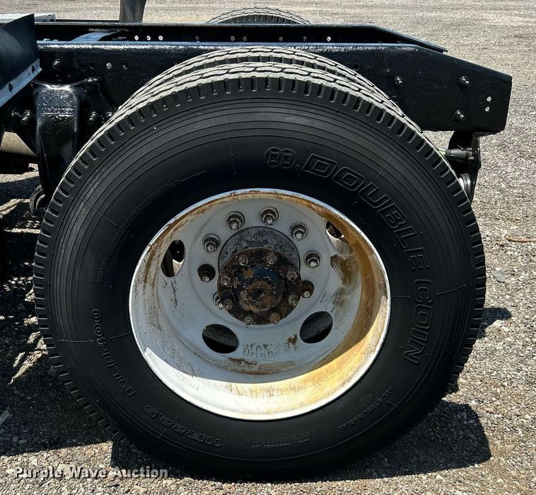 image for item KW9186 1999 Freightliner FLD  semi truck