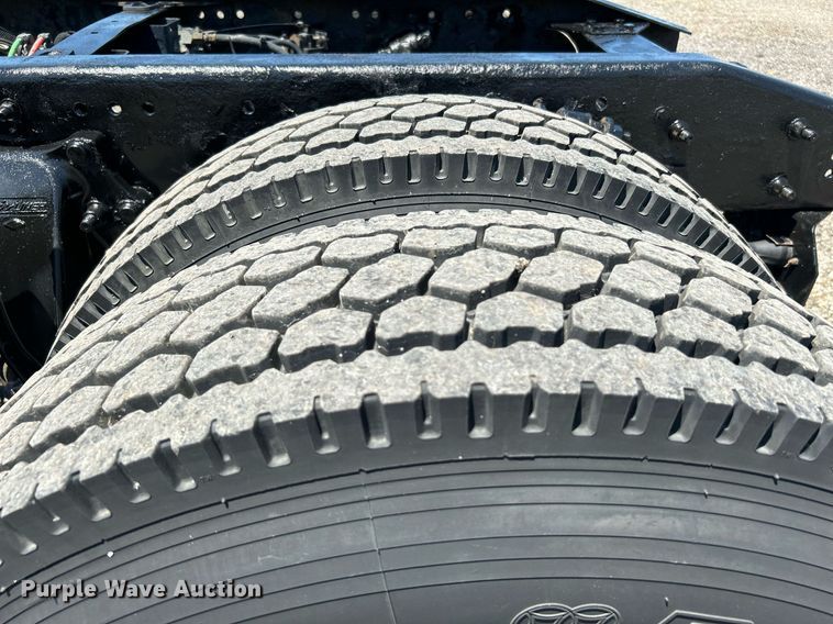 image for item KW9186 1999 Freightliner FLD  semi truck