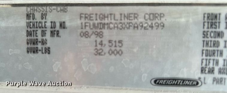 image for item KW9186 1999 Freightliner FLD  semi truck