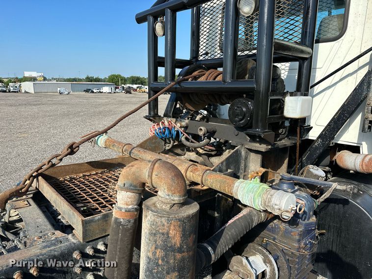 image for item KW9200 2006 Mack CHN613  semi truck