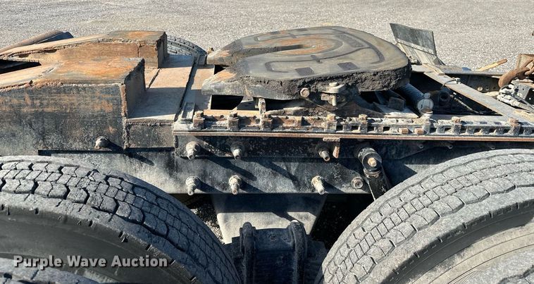 image for item KW9200 2006 Mack CHN613  semi truck