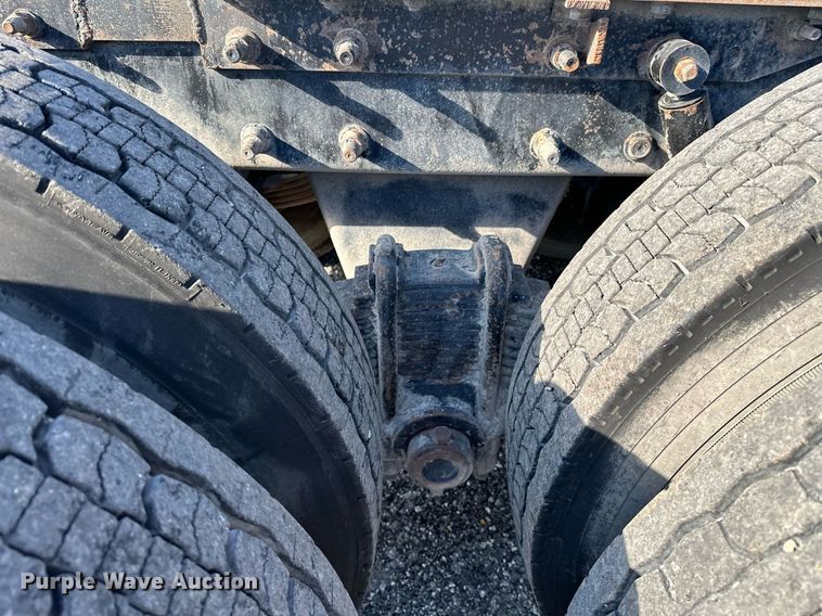 image for item KW9200 2006 Mack CHN613  semi truck