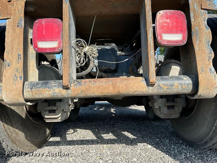 image for item KW9200 2006 Mack CHN613  semi truck