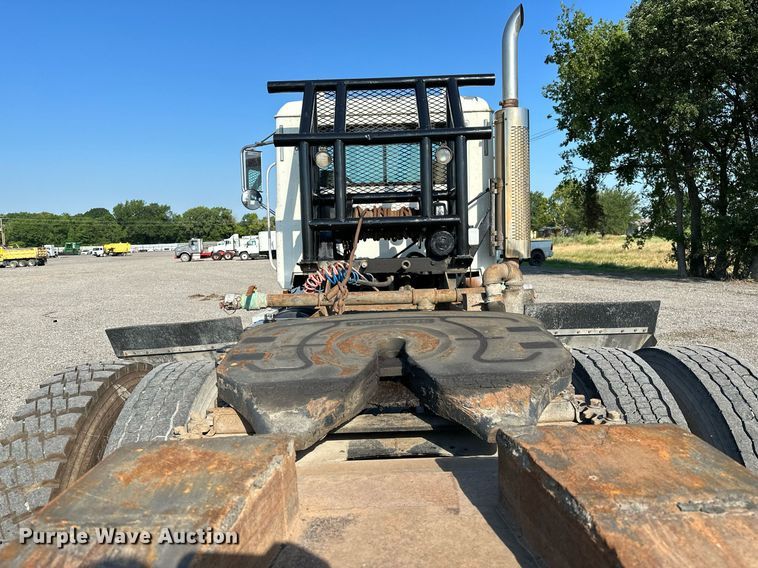 image for item KW9200 2006 Mack CHN613  semi truck