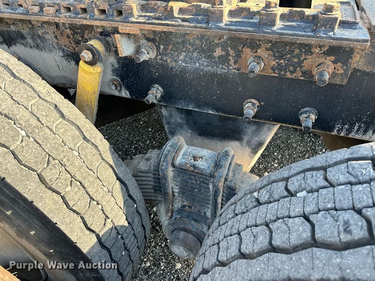 image for item KW9200 2006 Mack CHN613  semi truck