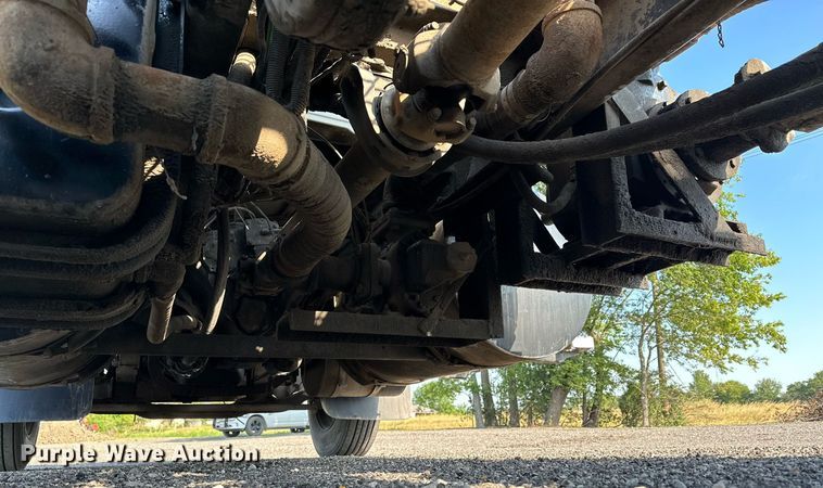 image for item KW9200 2006 Mack CHN613  semi truck