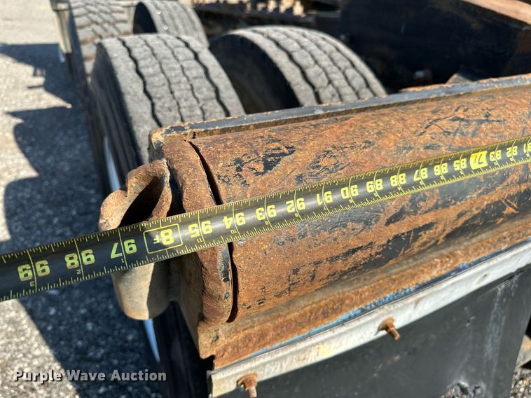 image for item KW9200 2006 Mack CHN613  semi truck