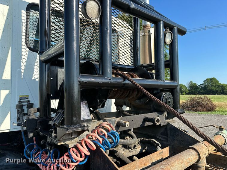 image for item KW9200 2006 Mack CHN613  semi truck