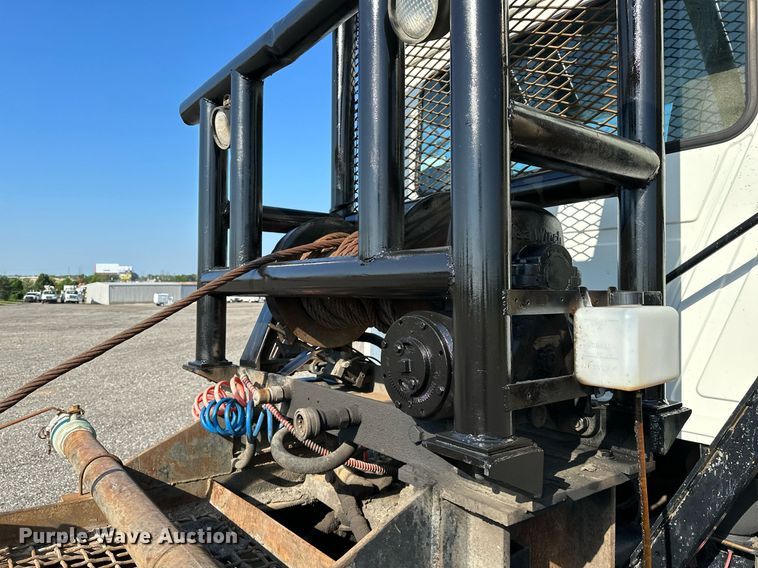 image for item KW9200 2006 Mack CHN613  semi truck