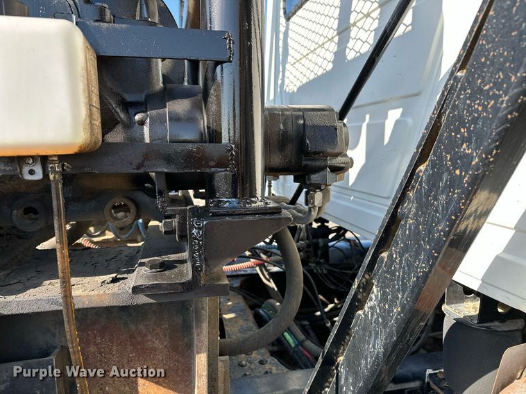 image for item KW9200 2006 Mack CHN613  semi truck