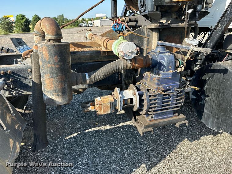 image for item KW9200 2006 Mack CHN613  semi truck