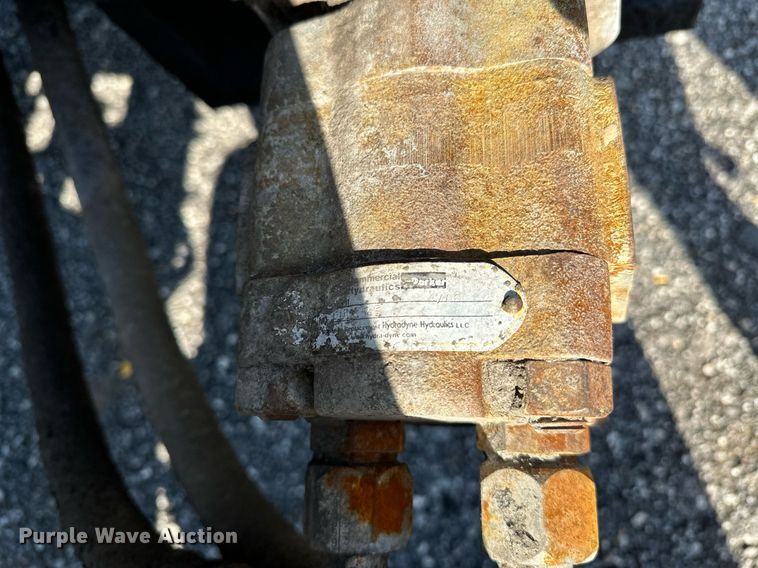 image for item KW9200 2006 Mack CHN613  semi truck