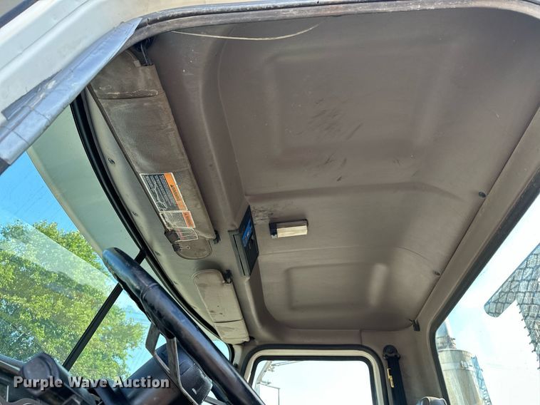 image for item KW9200 2006 Mack CHN613  semi truck