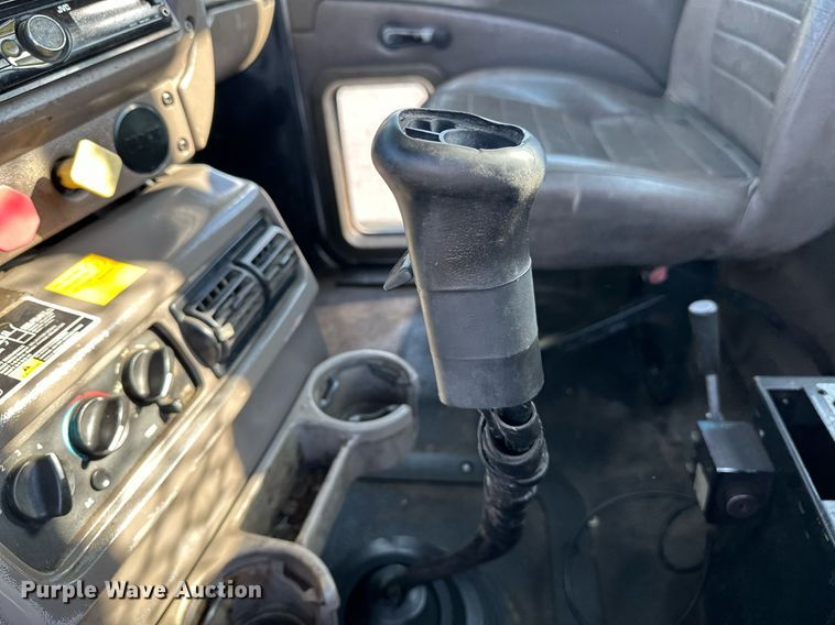 image for item KW9200 2006 Mack CHN613  semi truck