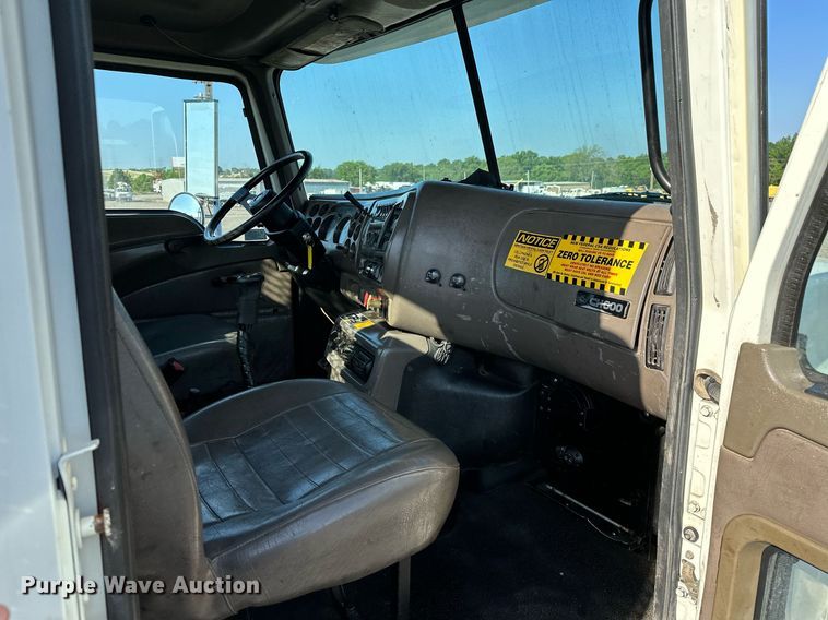 image for item KW9200 2006 Mack CHN613  semi truck