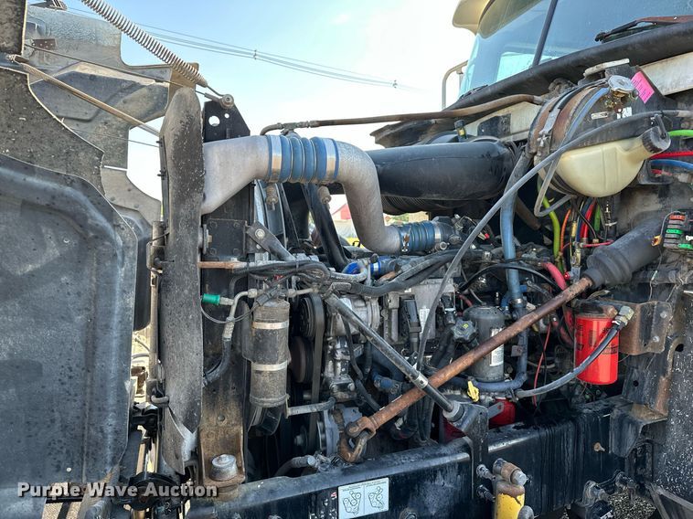 image for item KW9200 2006 Mack CHN613  semi truck