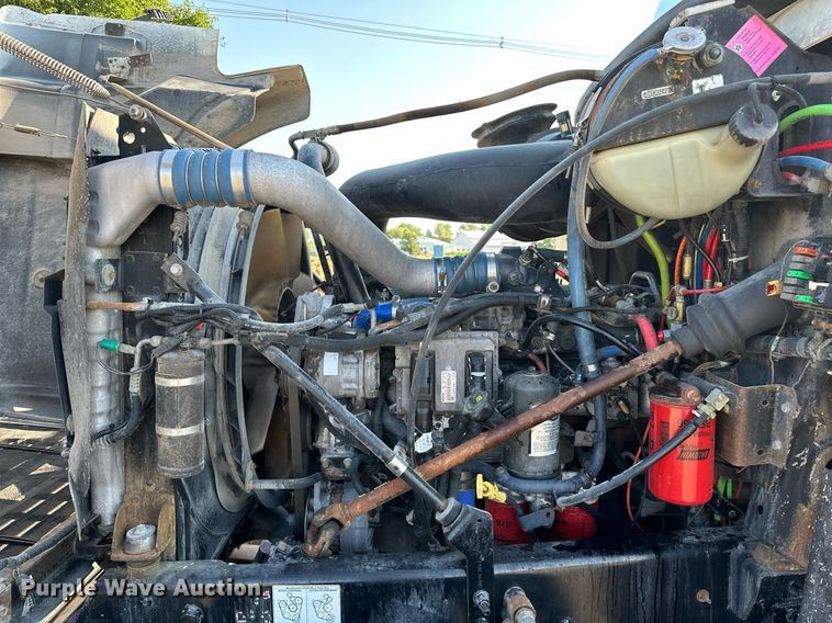 image for item KW9200 2006 Mack CHN613  semi truck