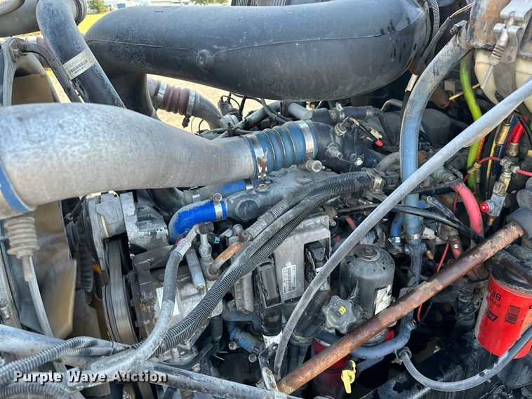 image for item KW9200 2006 Mack CHN613  semi truck