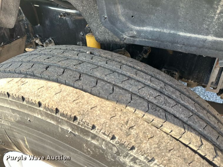 image for item KW9200 2006 Mack CHN613  semi truck