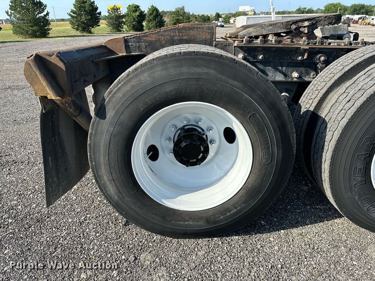 image for item KW9200 2006 Mack CHN613  semi truck