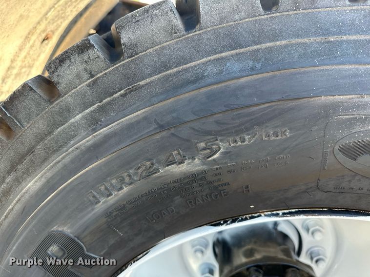 image for item KW9200 2006 Mack CHN613  semi truck