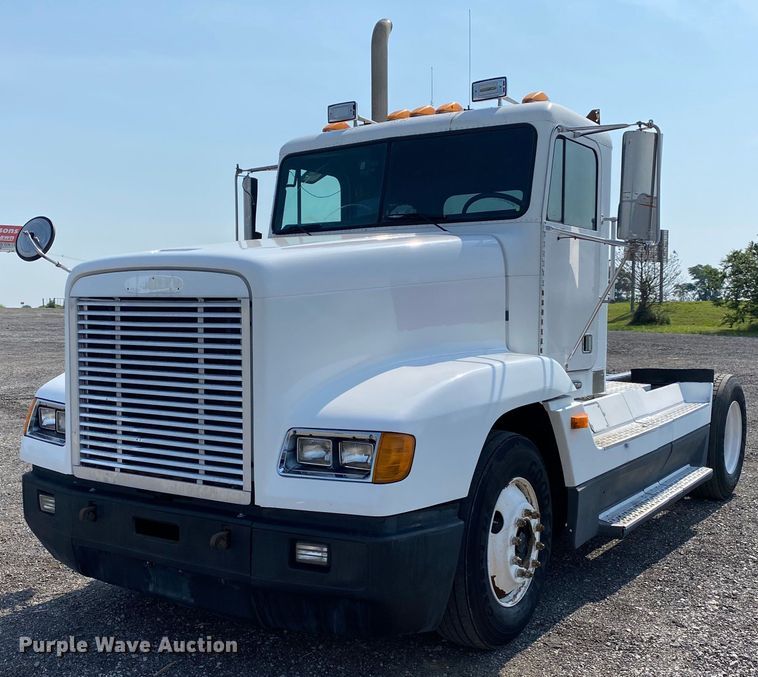 image for item KW9269 2000 Freightliner FLD  semi truck