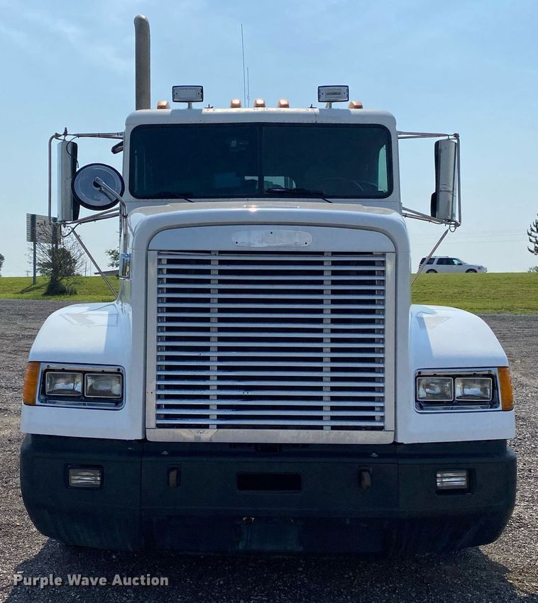 image for item KW9269 2000 Freightliner FLD  semi truck