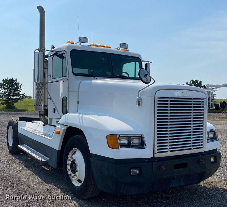 image for item KW9269 2000 Freightliner FLD  semi truck