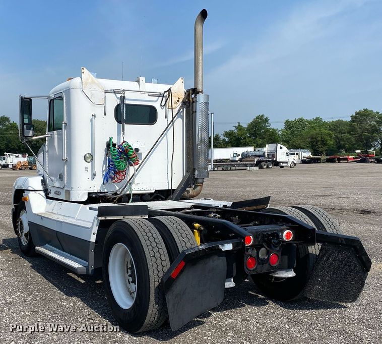 image for item KW9269 2000 Freightliner FLD  semi truck