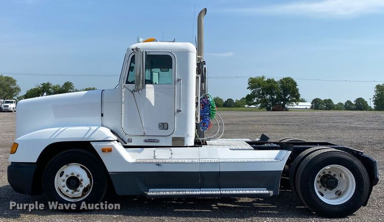 image for item KW9269 2000 Freightliner FLD  semi truck