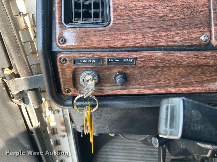 image for item KW9269 2000 Freightliner FLD  semi truck