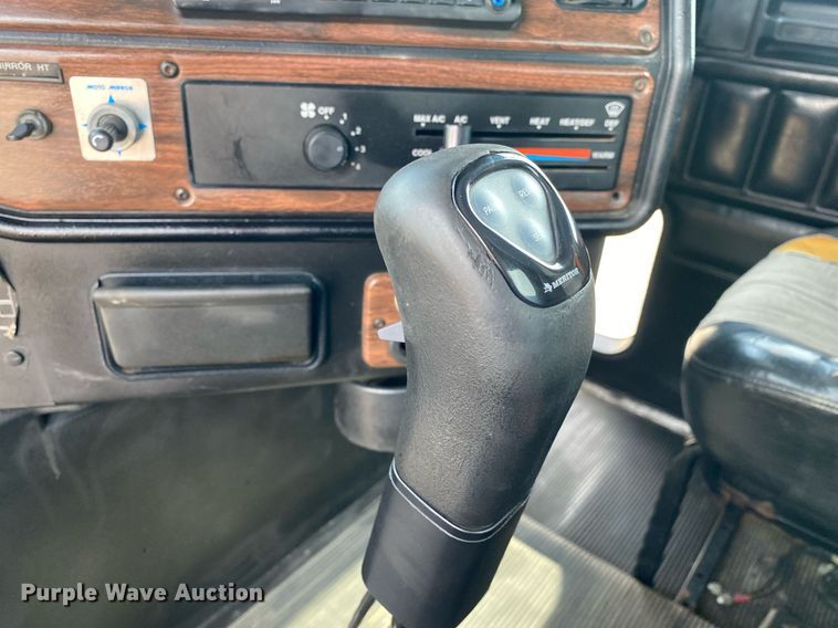 image for item KW9269 2000 Freightliner FLD  semi truck