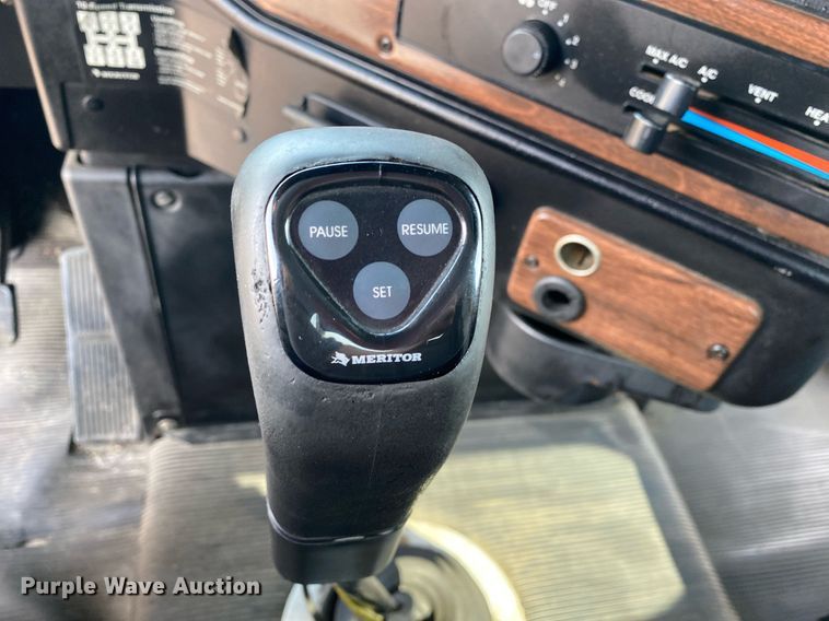 image for item KW9269 2000 Freightliner FLD  semi truck