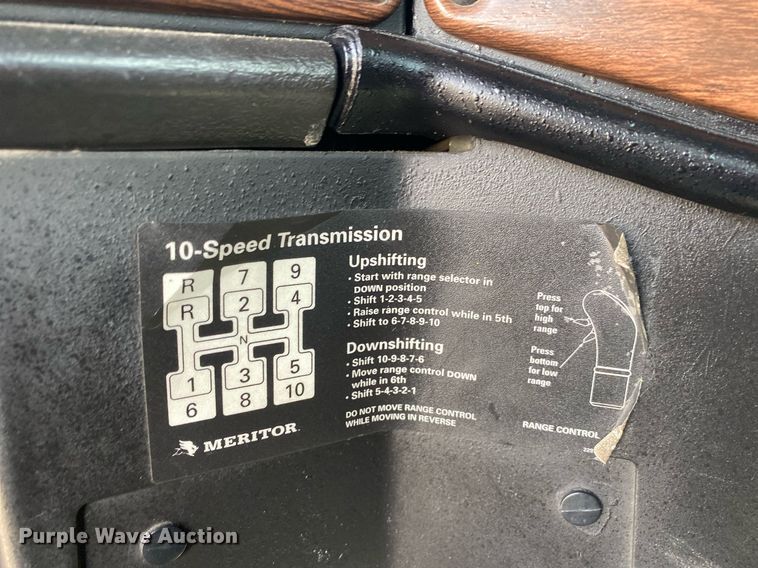 image for item KW9269 2000 Freightliner FLD  semi truck