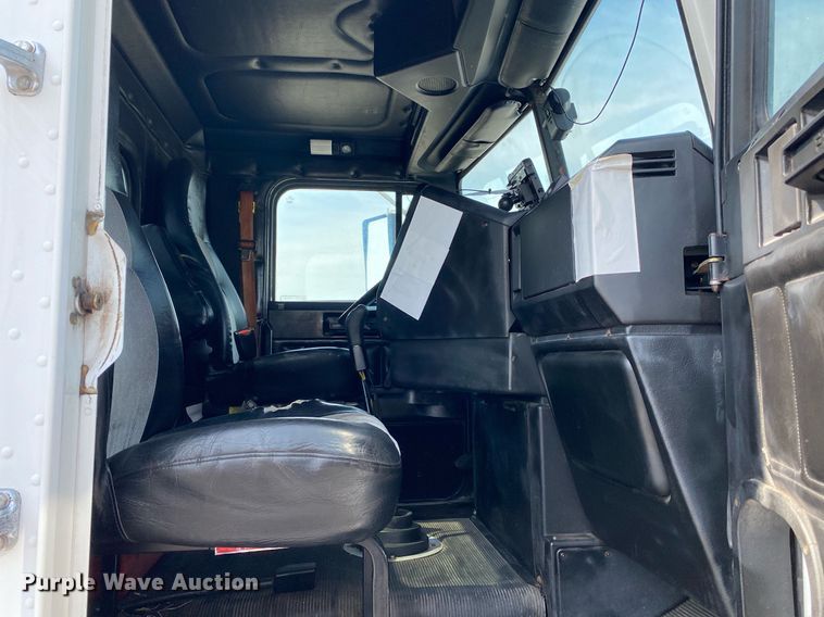 image for item KW9269 2000 Freightliner FLD  semi truck