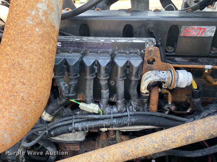 image for item KW9269 2000 Freightliner FLD  semi truck