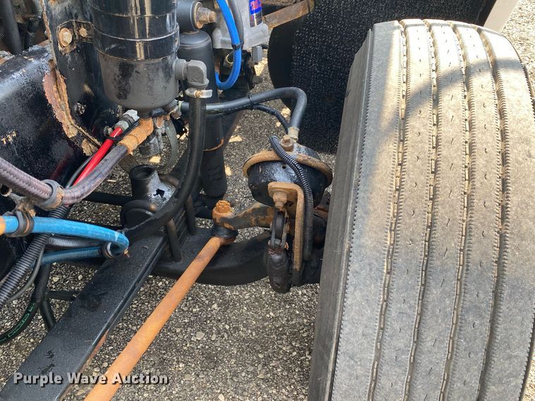 image for item KW9269 2000 Freightliner FLD  semi truck