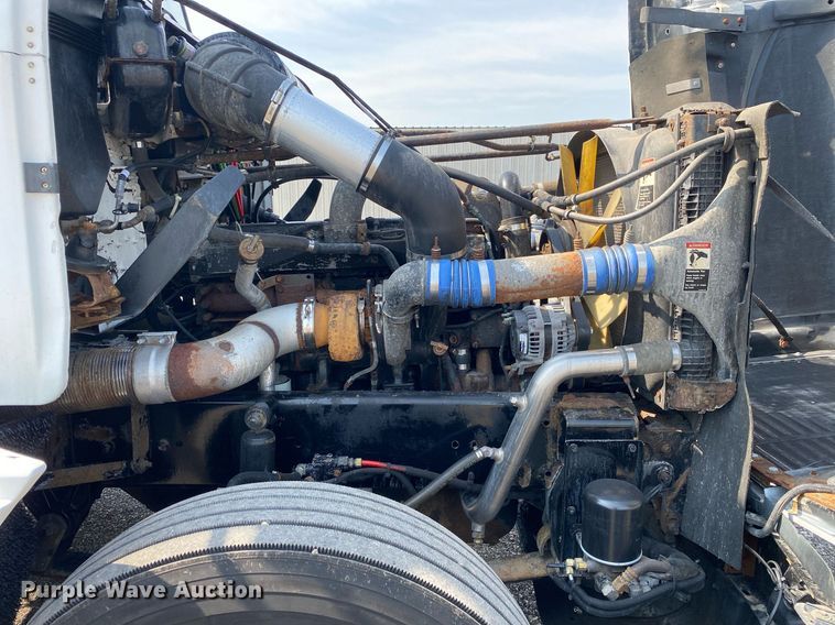 image for item KW9269 2000 Freightliner FLD  semi truck