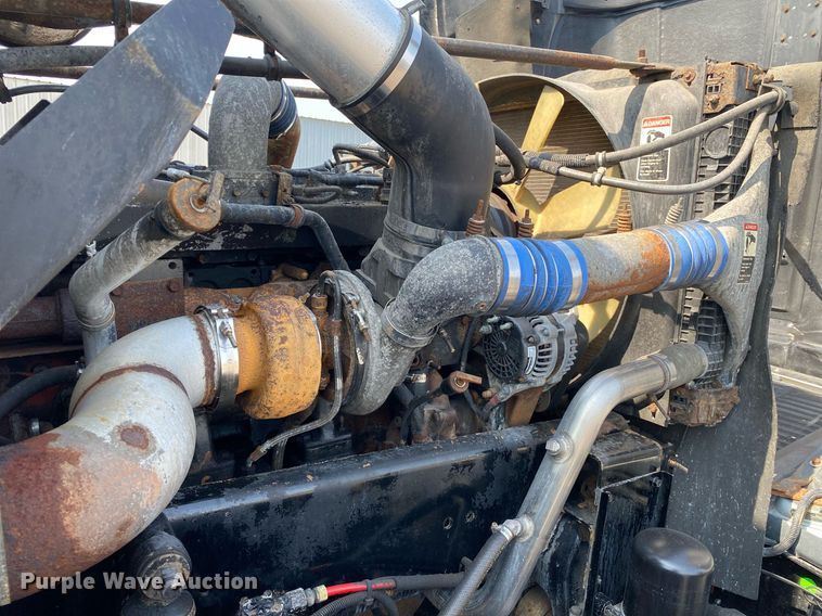 image for item KW9269 2000 Freightliner FLD  semi truck