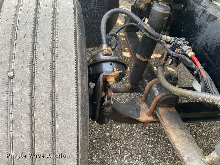 image for item KW9269 2000 Freightliner FLD  semi truck