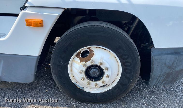 image for item KW9269 2000 Freightliner FLD  semi truck