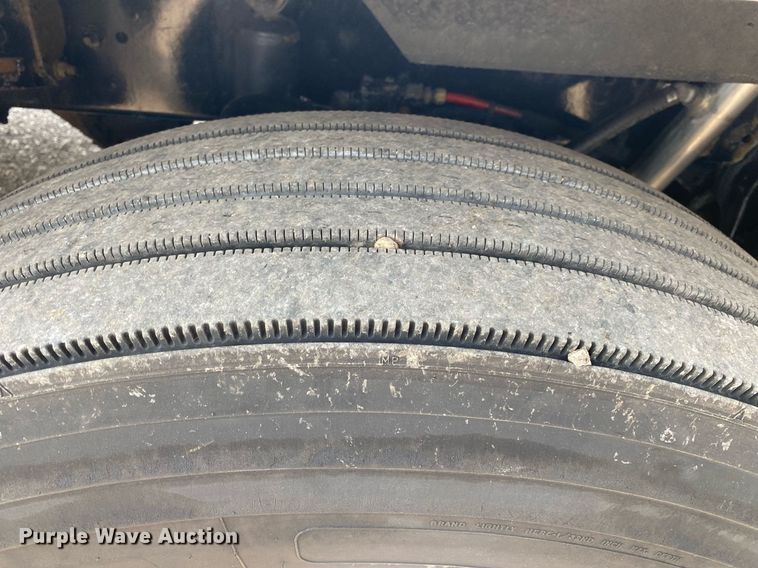 image for item KW9269 2000 Freightliner FLD  semi truck