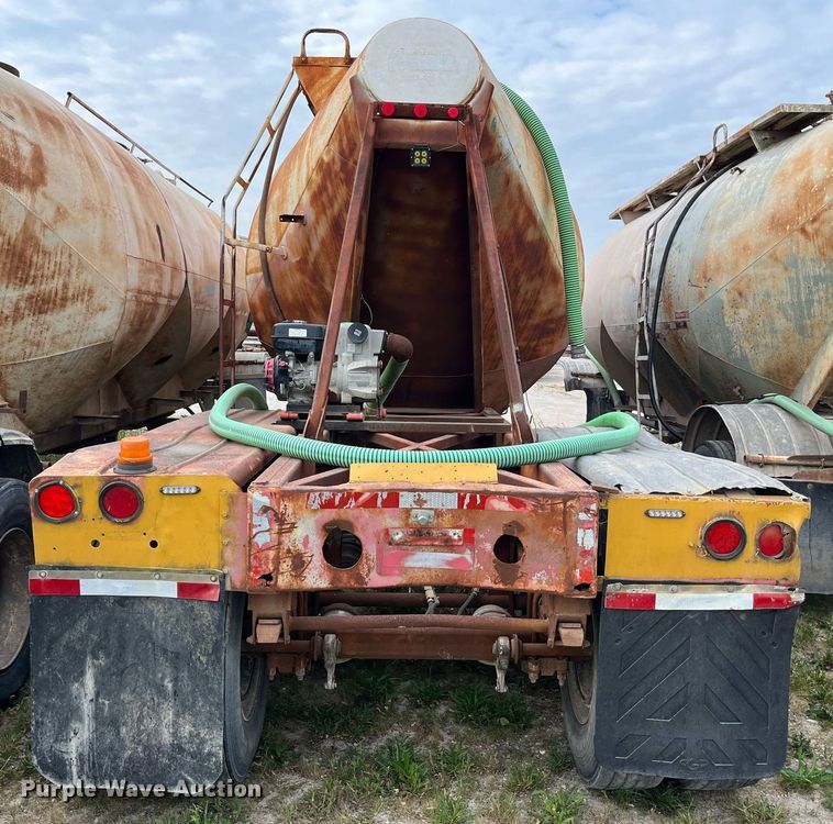 image for item LB9019 1971 Fruehauf  pneumatic dry bulk trailer