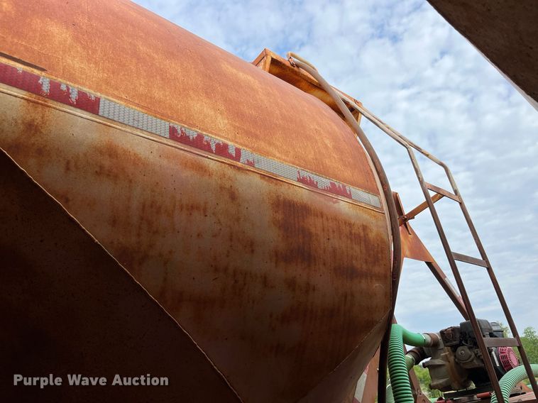 image for item LB9019 1971 Fruehauf  pneumatic dry bulk trailer