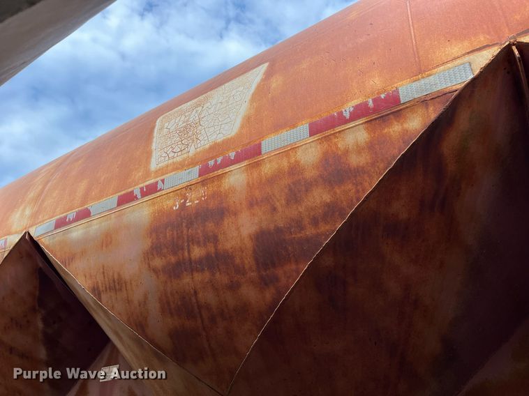 image for item LB9019 1971 Fruehauf  pneumatic dry bulk trailer